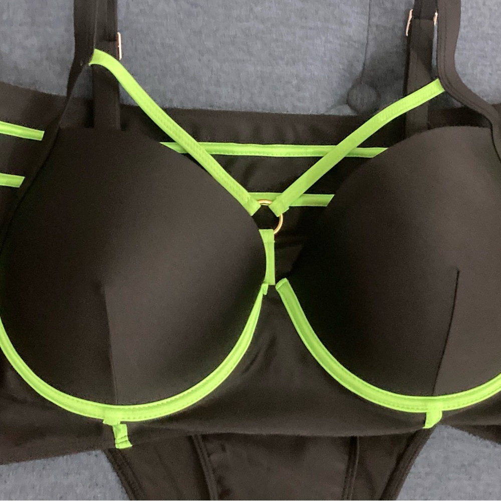 Strappy Bikini Set - Picture 4 of 5